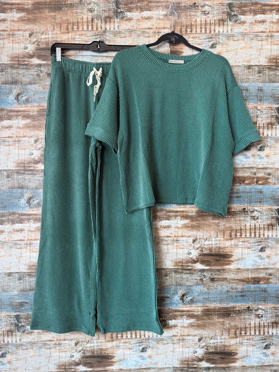 Zenana Outfitters Other - Zenana Outfitters Green Ribbed Two-Piece Lounge Set